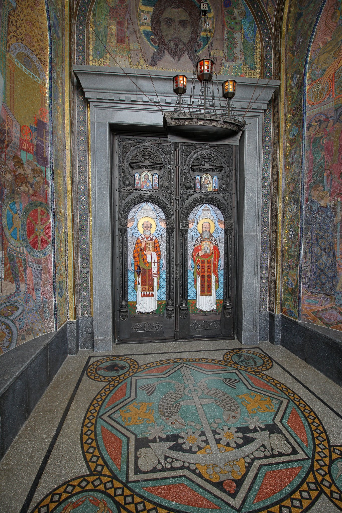 Двери в храм