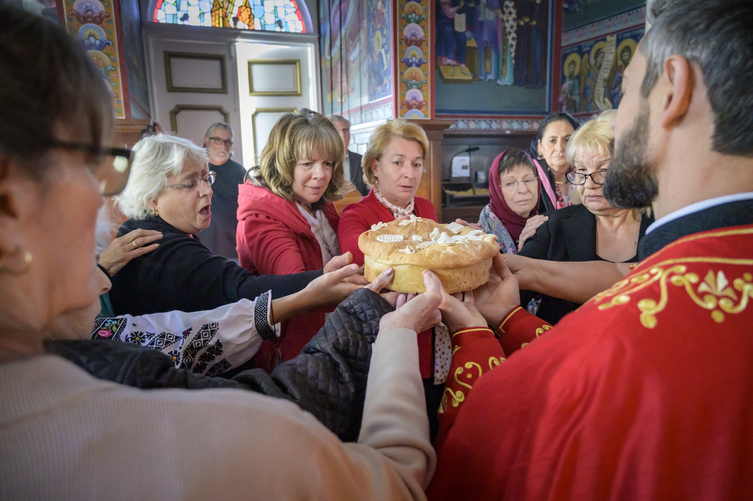 Turning the Slavski Kolachi in honor of St. Petka, St. Sava Jackson.