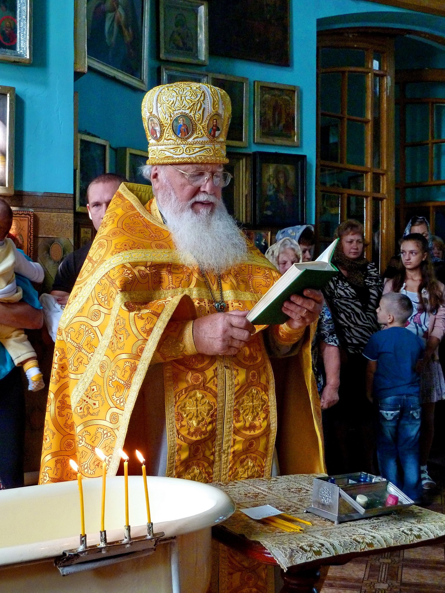 Крестины.
