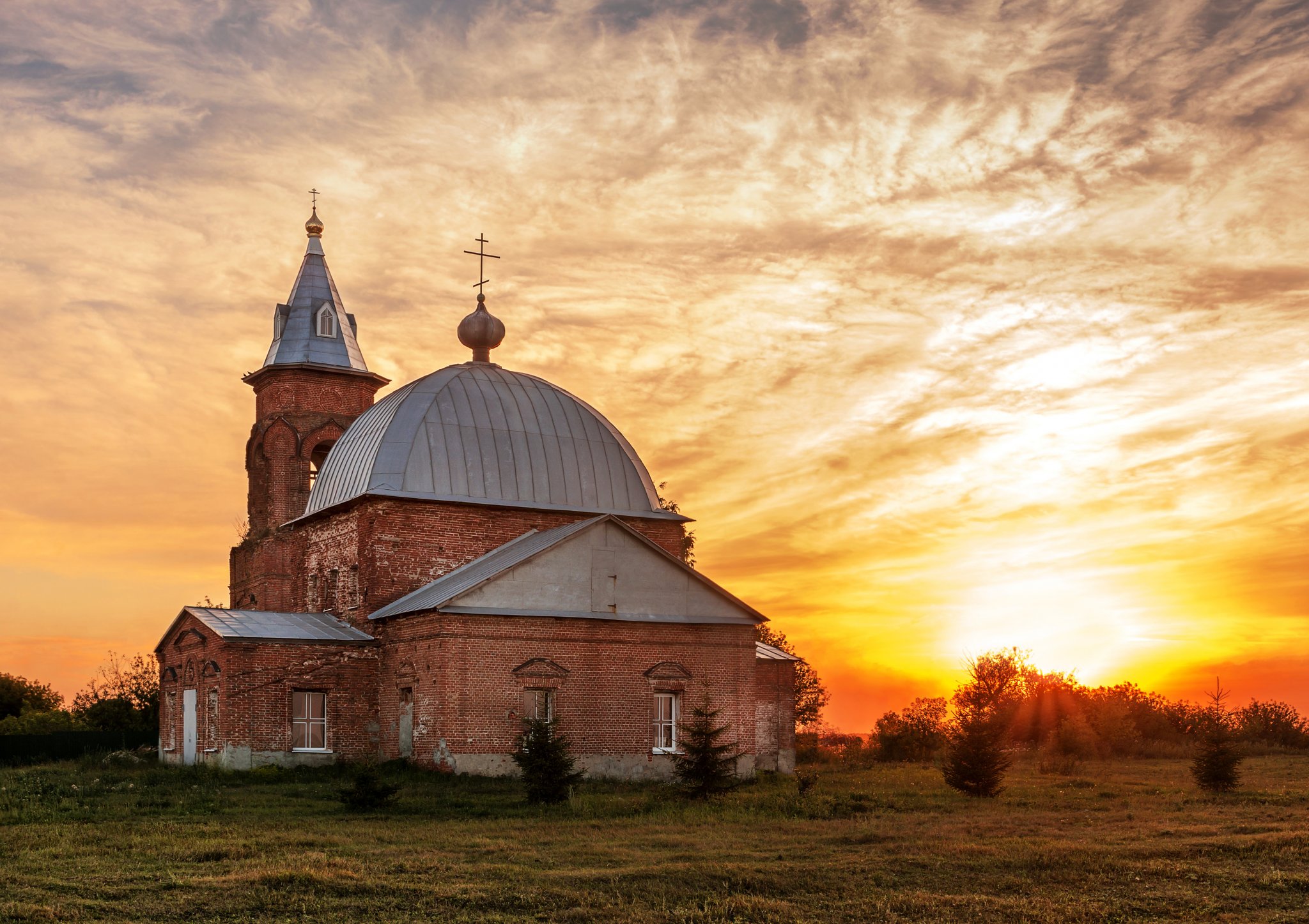 Покровский Храм на закате в с. Б.Кариан