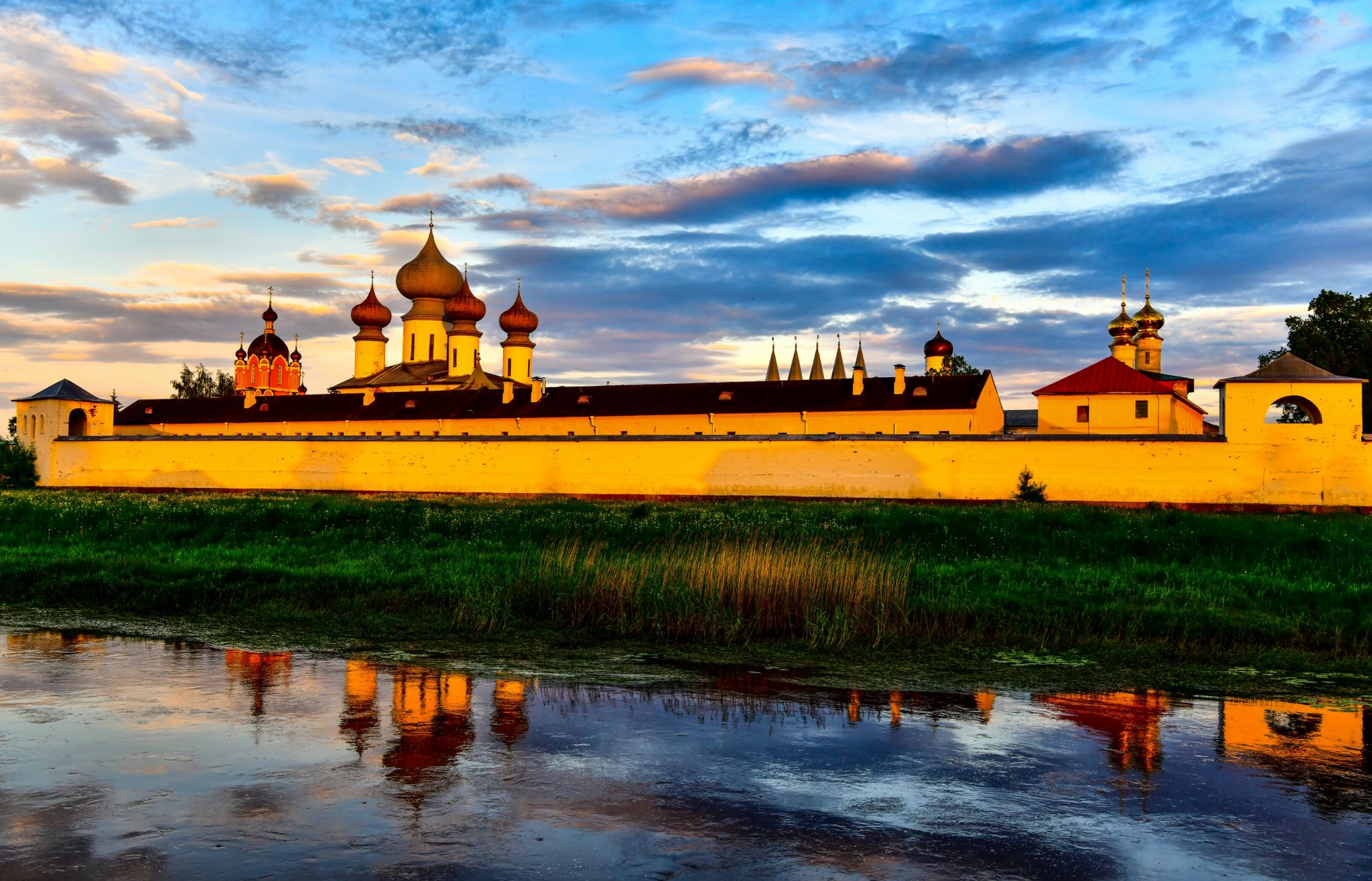 Тихвинский Богородичный Успенский монастырь.