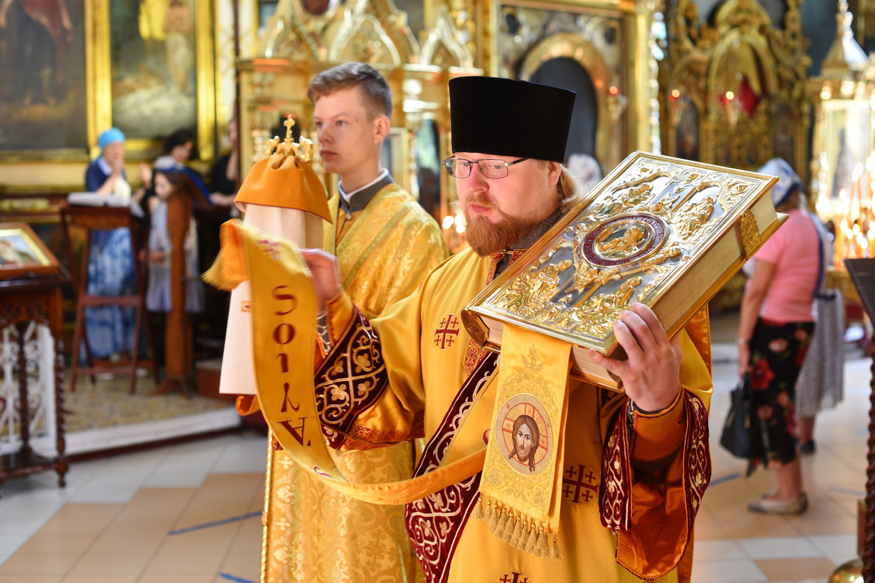 Вход с Евангелием