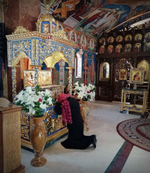 Florina 
Deep prayer at the relics of Saint Mary Magdalene 
2021-06-01 09:45:57