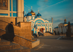 arteezee 
Монах и Церковь Рождества Богородицы 
2021-06-14 15:41:23