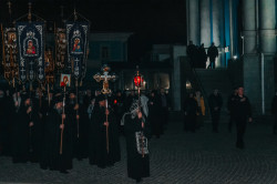 arteezee 
Крестный ход в ночь на Рождество 
2021-06-14 15:47:30