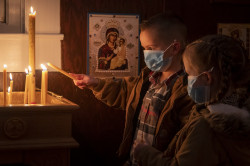 Lazo 
Siblings light a candle during Christmas Eve vigil, Бадиње вече, St. Sava Jackson 
2021-06-22 05:43:49