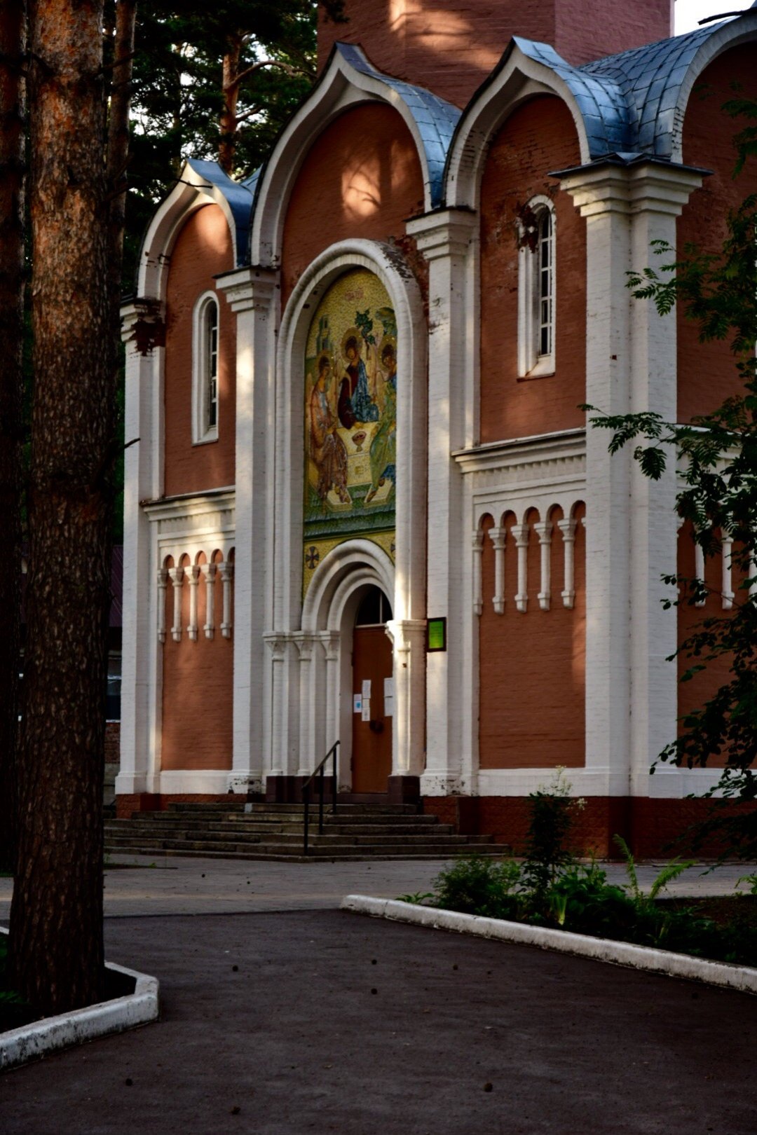 Лучи солнца на храме