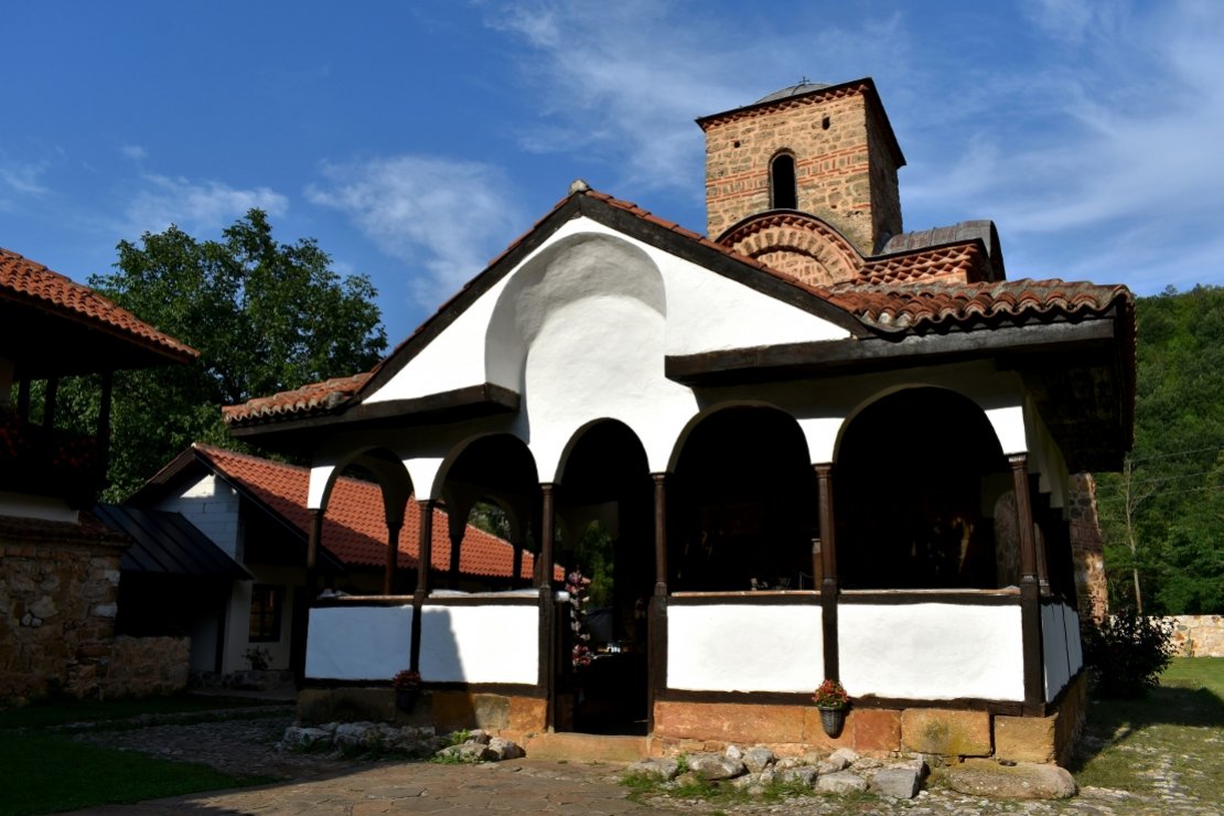 Манастир Светог Јована Богослова, кањон Јерме, у вечерњој светлости