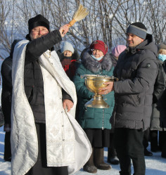 mama2020 
Окрапление прихожан святой водой. 2021. Река Лосиха, село Косиха, Косихинский  
2021-07-02 05:57:14
