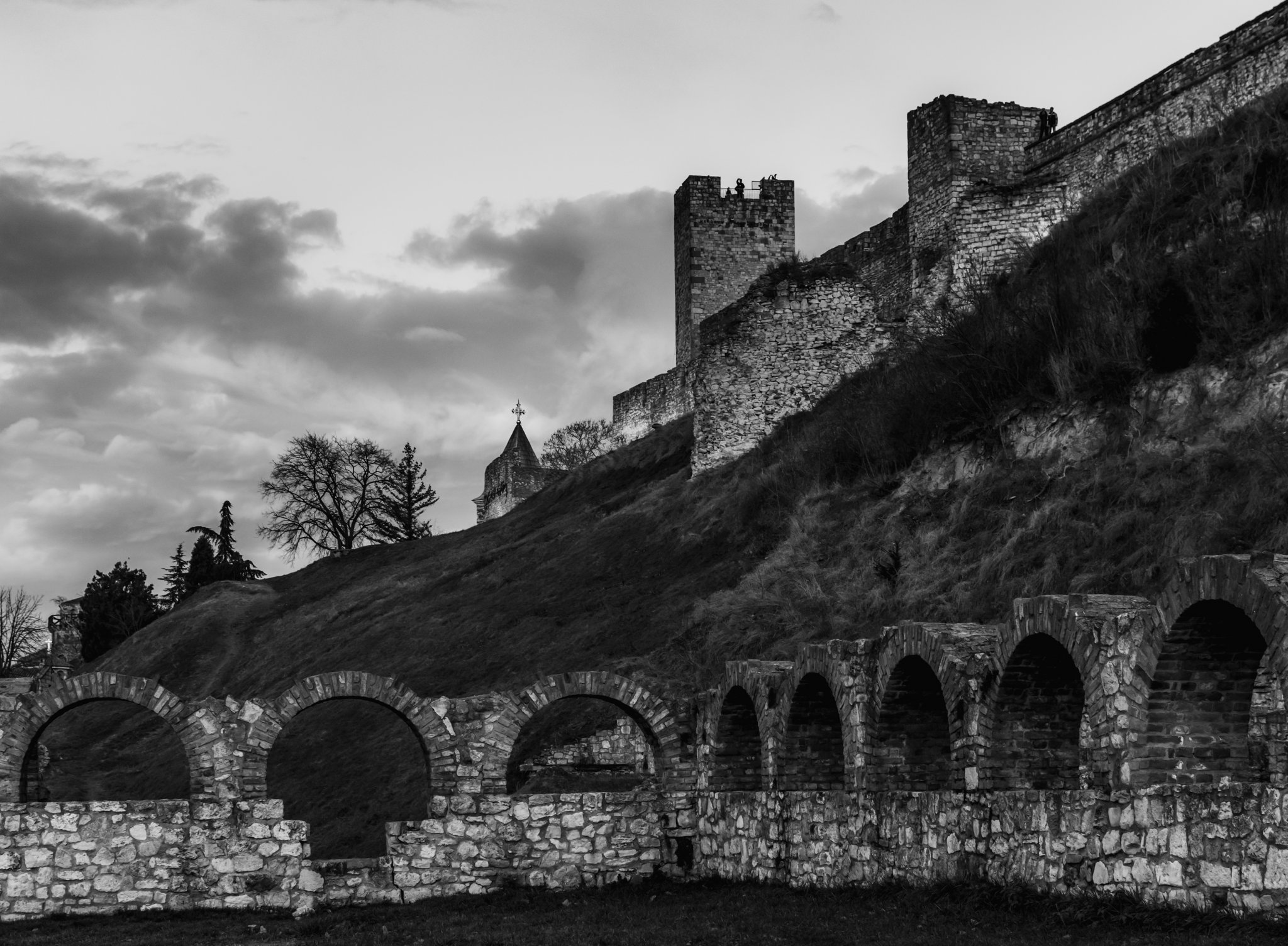 Slojevi istorije (Layers of History)