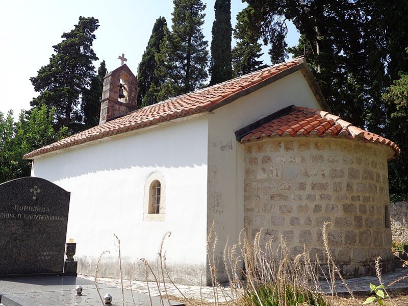 Црква Свете Тројице на Росама, Луштица
