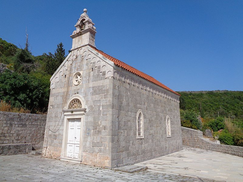 Храм Св. архангела Михаила у Клинцима, Луштица