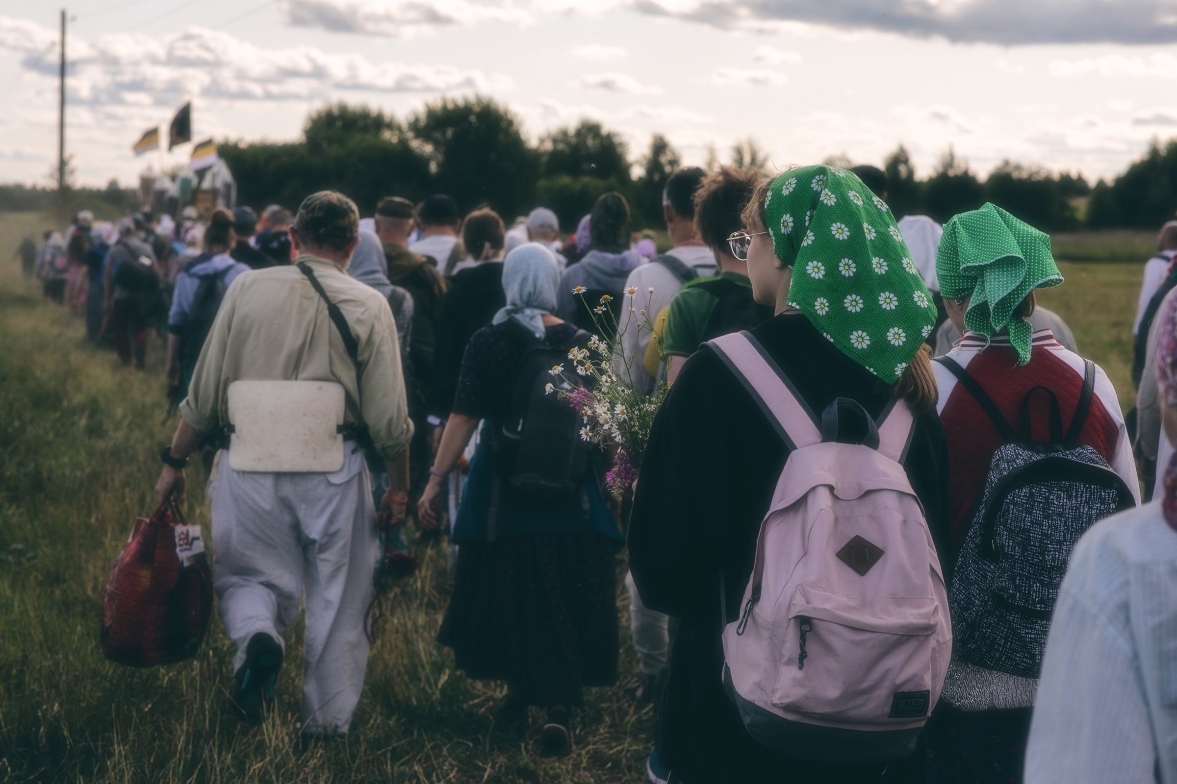 Крестный ход уходит в небо