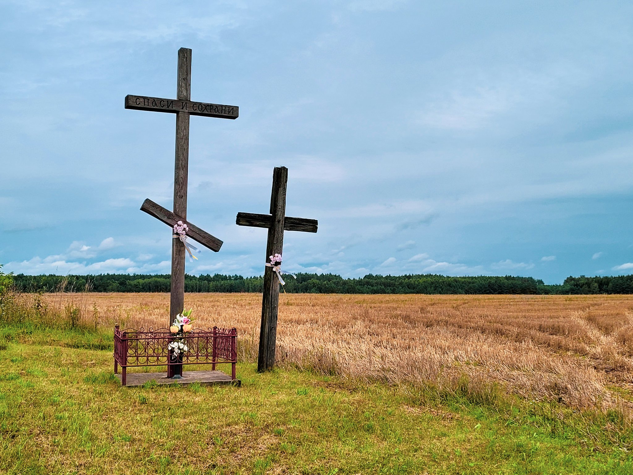 The side crosses on the way to Grabarka