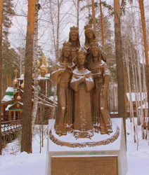 lotos27 
Памятник царской семье. 
2021-08-01 09:15:44
