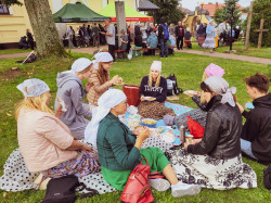 jarek1 
Pilgrims on the way to Grabarka Convent in Żerczyce 
2021-08-22 15:16:46