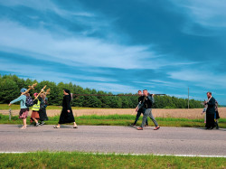 jarek1 
Pilgrims on the way to Grabarka Convent 
2021-08-22 15:17:58