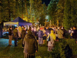 jarek11 
Prayer for departed at Grabarka 
2021-08-25 11:04:17