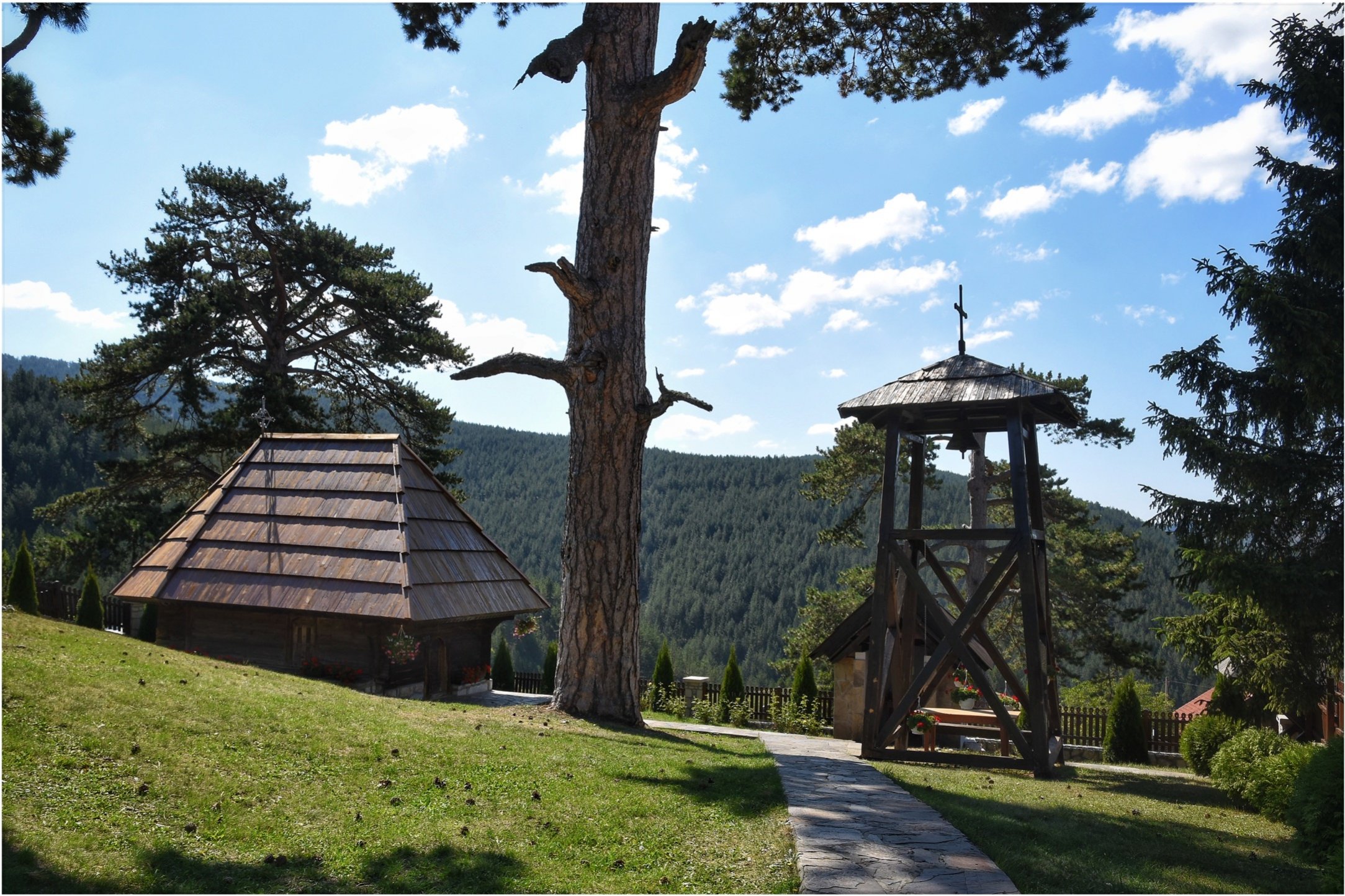 Црква брвнара у Доброселици, Златибор (2).