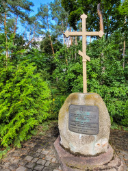 jarek11 
The memory cross close to the Orthodox church in Turkowice 
2021-10-01 23:10:15