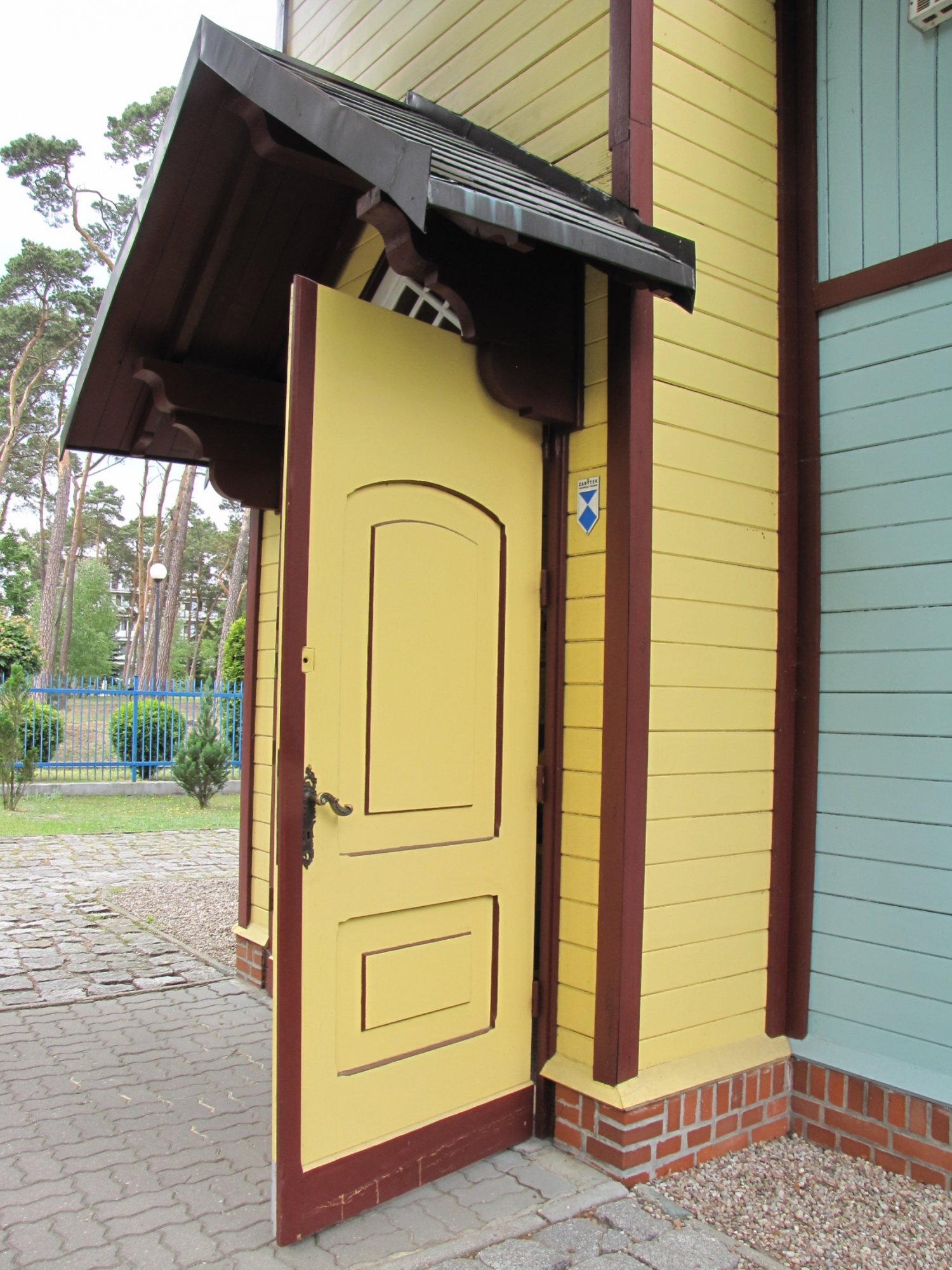 Otwarte drzwi zabytkowej cerkwi / Opened door of the historic Orthodox Church