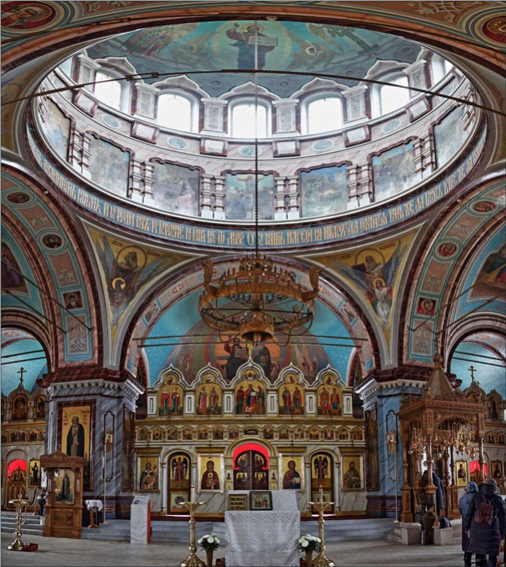 В храме