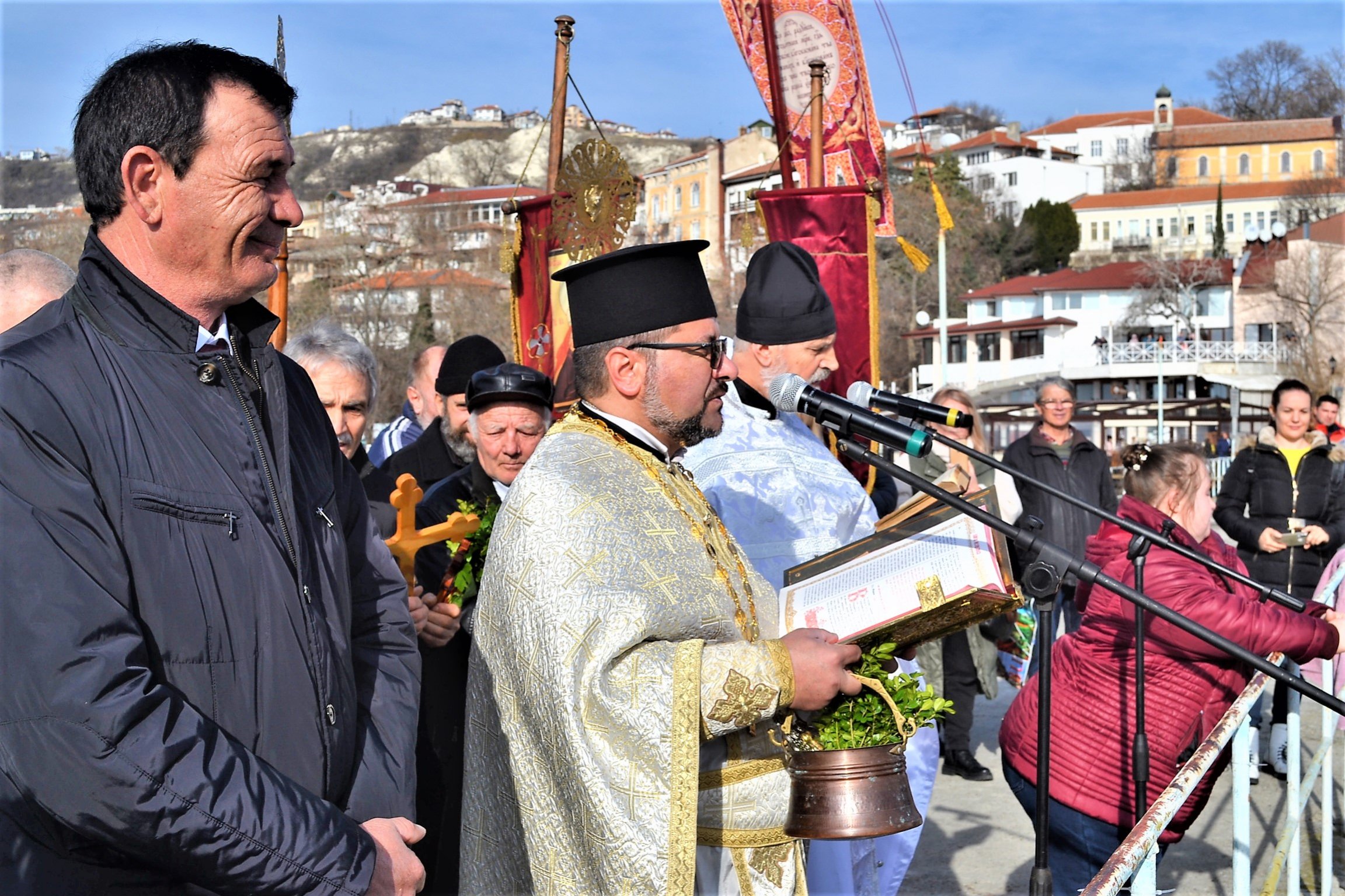Вадене на кръста от морето на Богоявление в Балчик