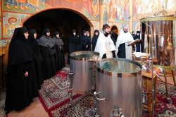 jarek11 
The eve of Baptism of Christ feast in Zwierki Convent 
2022-01-19 21:39:16