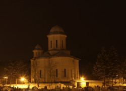 gbgval 
Winter in the cemetery 
2022-02-06 21:09:40