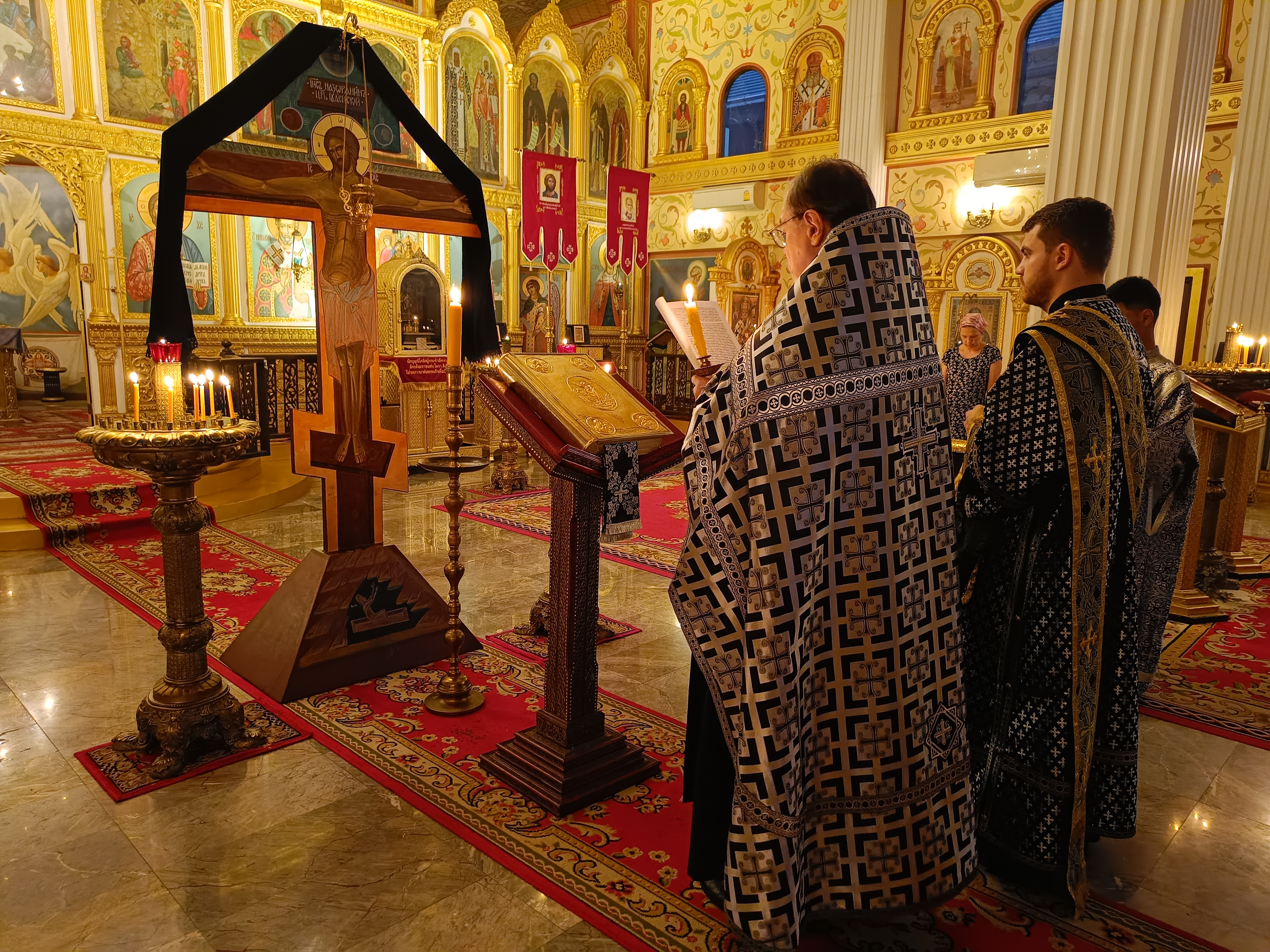 Great Thursday: The Twelve Gospels