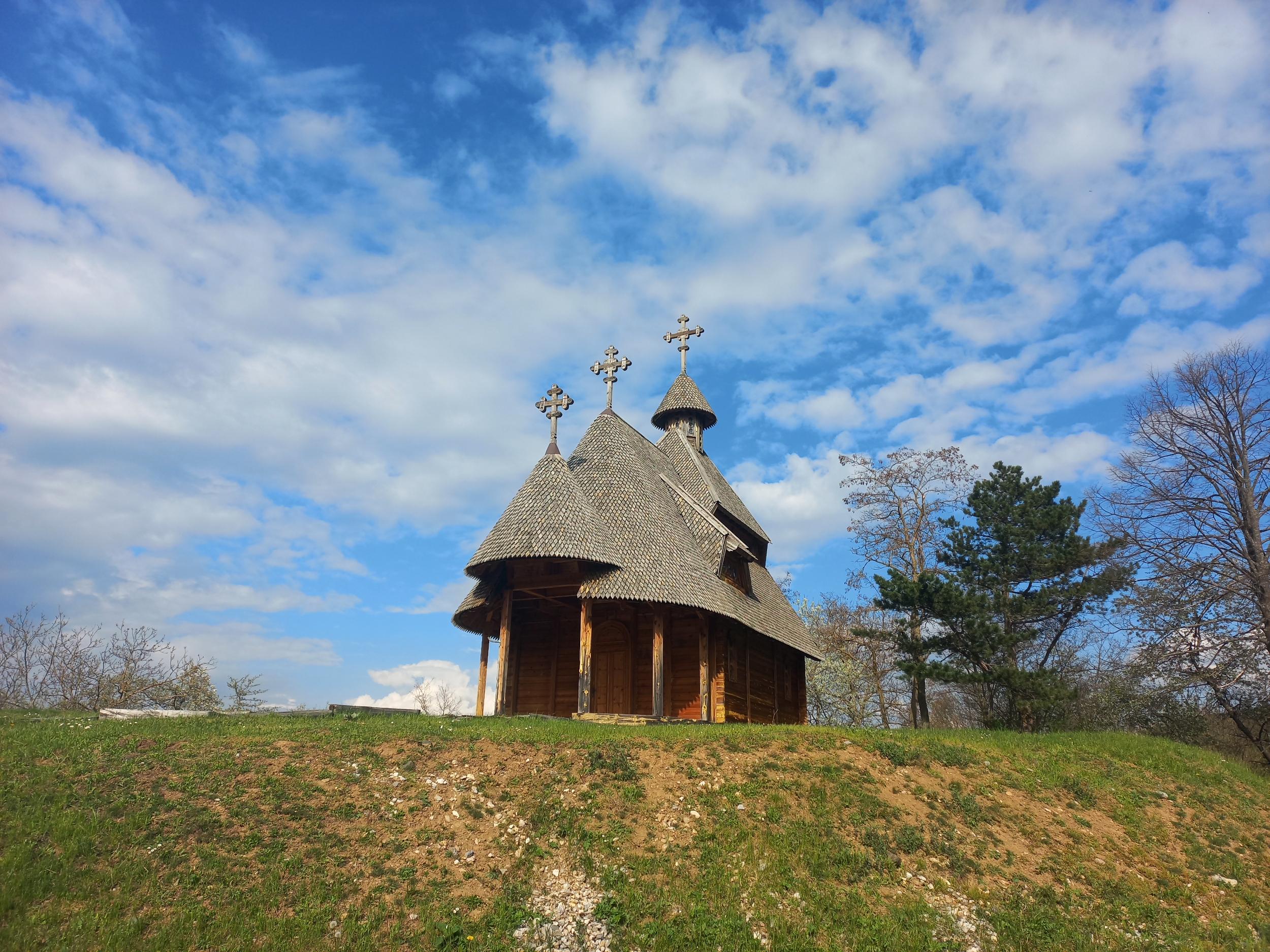 Дрвена црква на Мокрој Гори