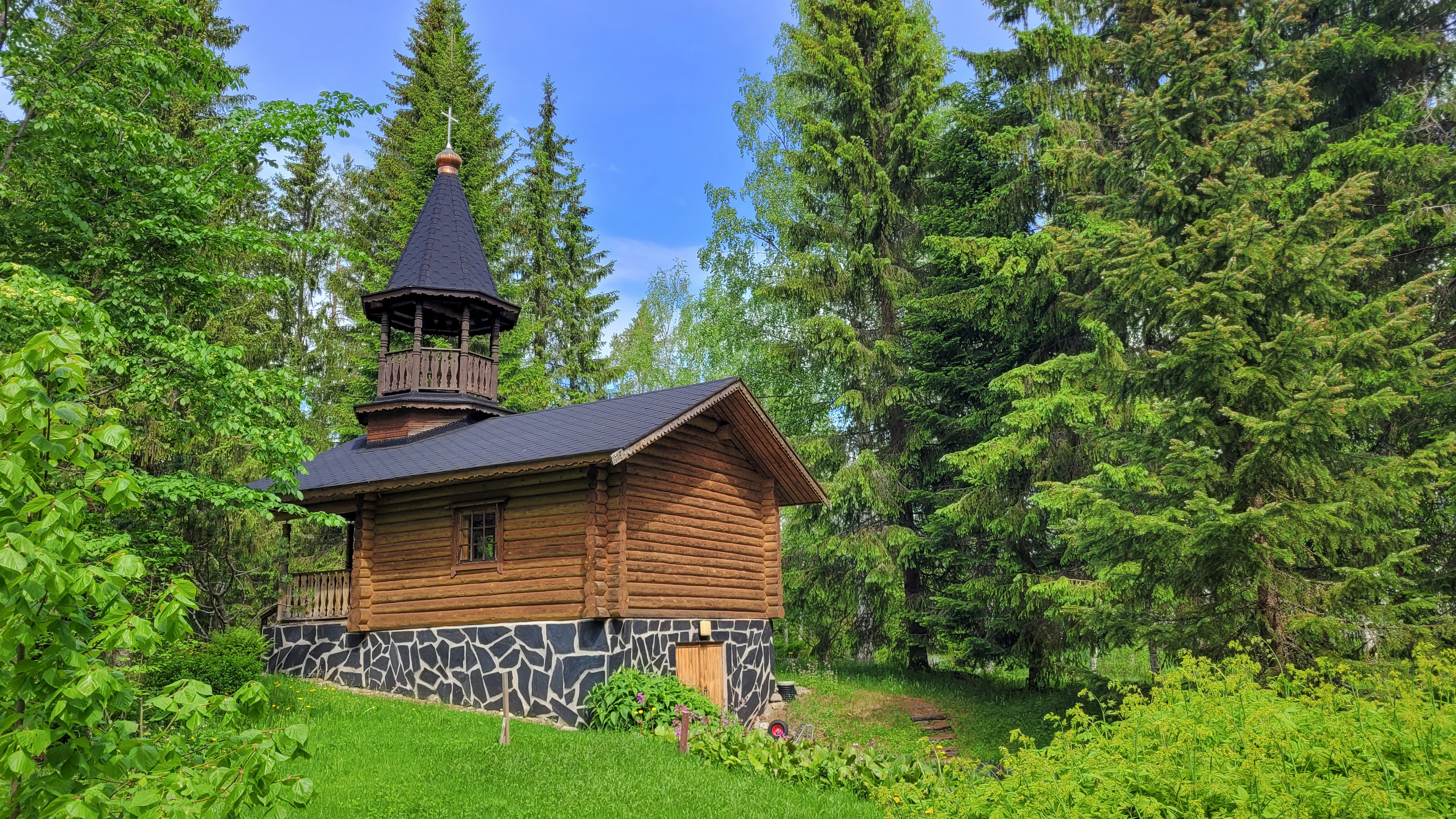 The Orthodox Convent in Lintula. The cementary chapel
