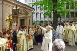 jarek 
The procession after the Divine Liturgy in the Holy Trinity Orthodoc church in Helsinki 
2022-06-14 22:57:39