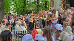 jarek 
The procession after the Divine Liturgy in the Holy Trinity Orthodoc church in Helsinki 
2022-06-14 22:57:56