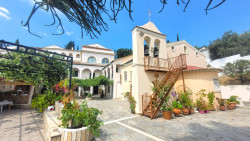 jarek 
St. Paraskeva Convent in Corfu 
2022-08-20 21:02:39