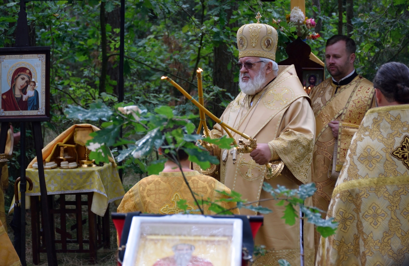 Błogosławieństwo biskupie na leśnej Liturgii 2022