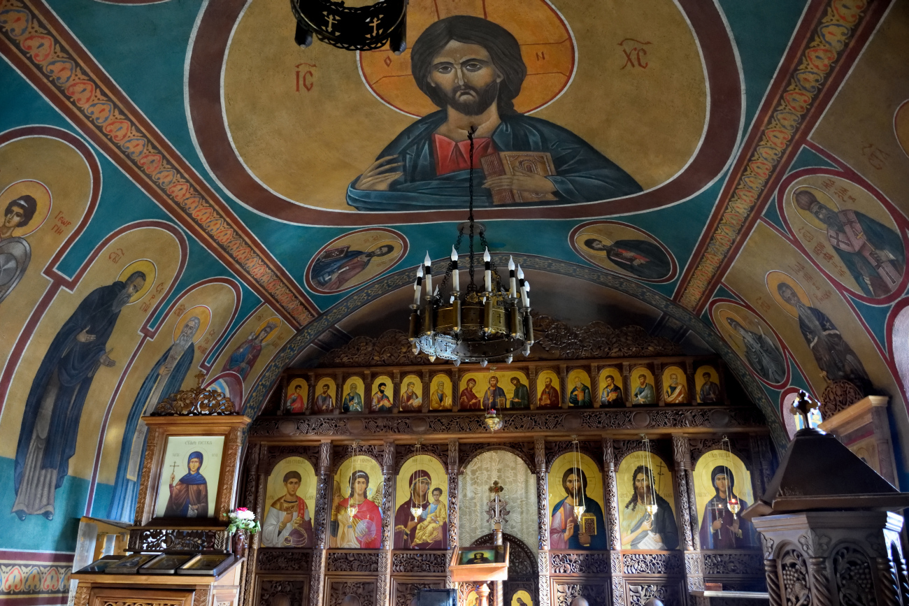 Ikonostas w starej cerkwi klisurskiego monasteru 2022