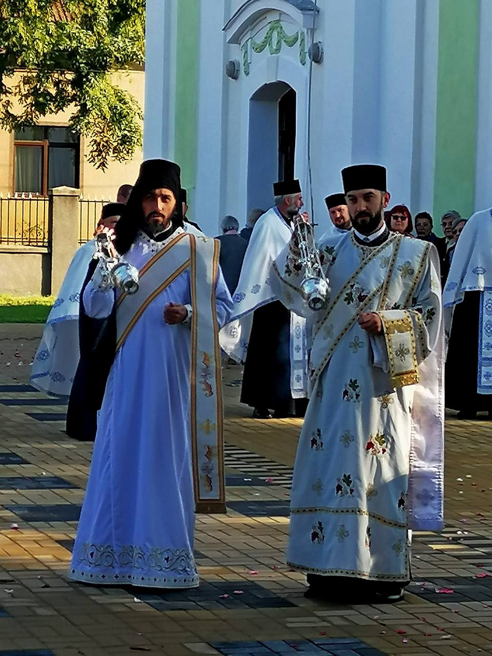 Ђакони