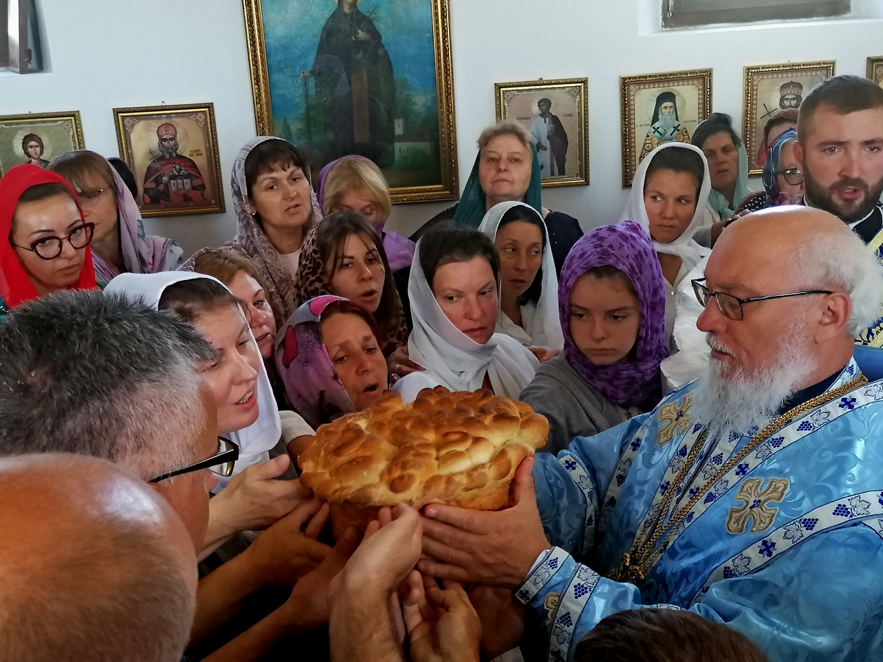 Слава  Богу и Светитељу