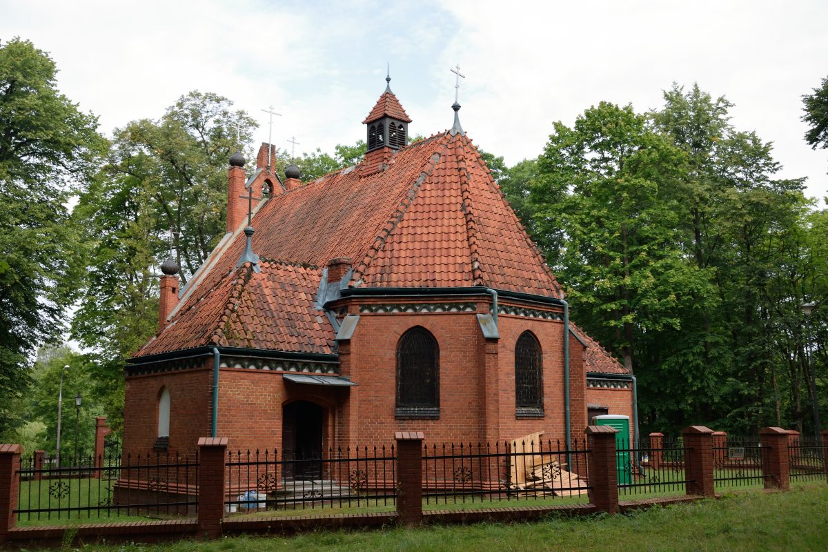 Cerkiew w Olsztynie - widok od strony cmentarza