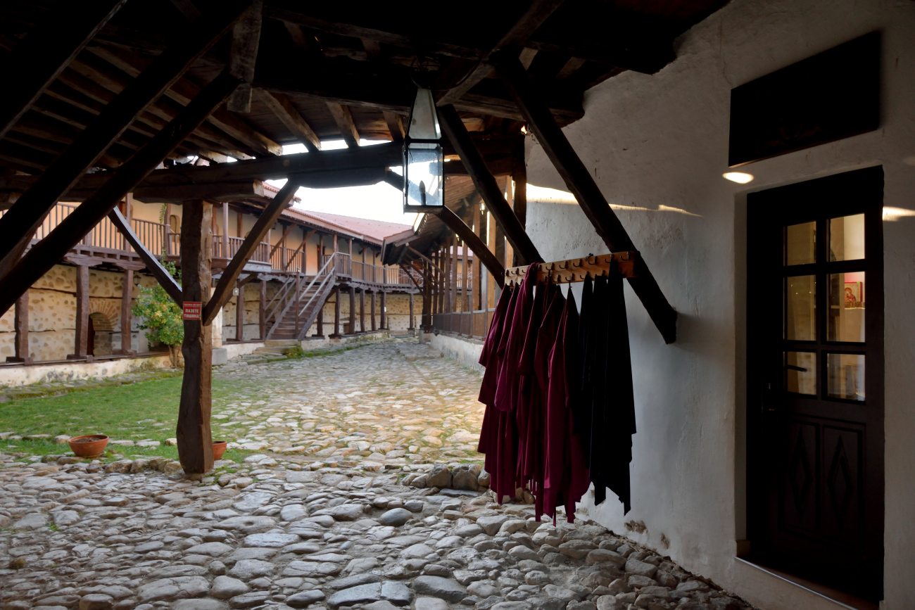 Rożeński monaster, dziedziniec, 2022