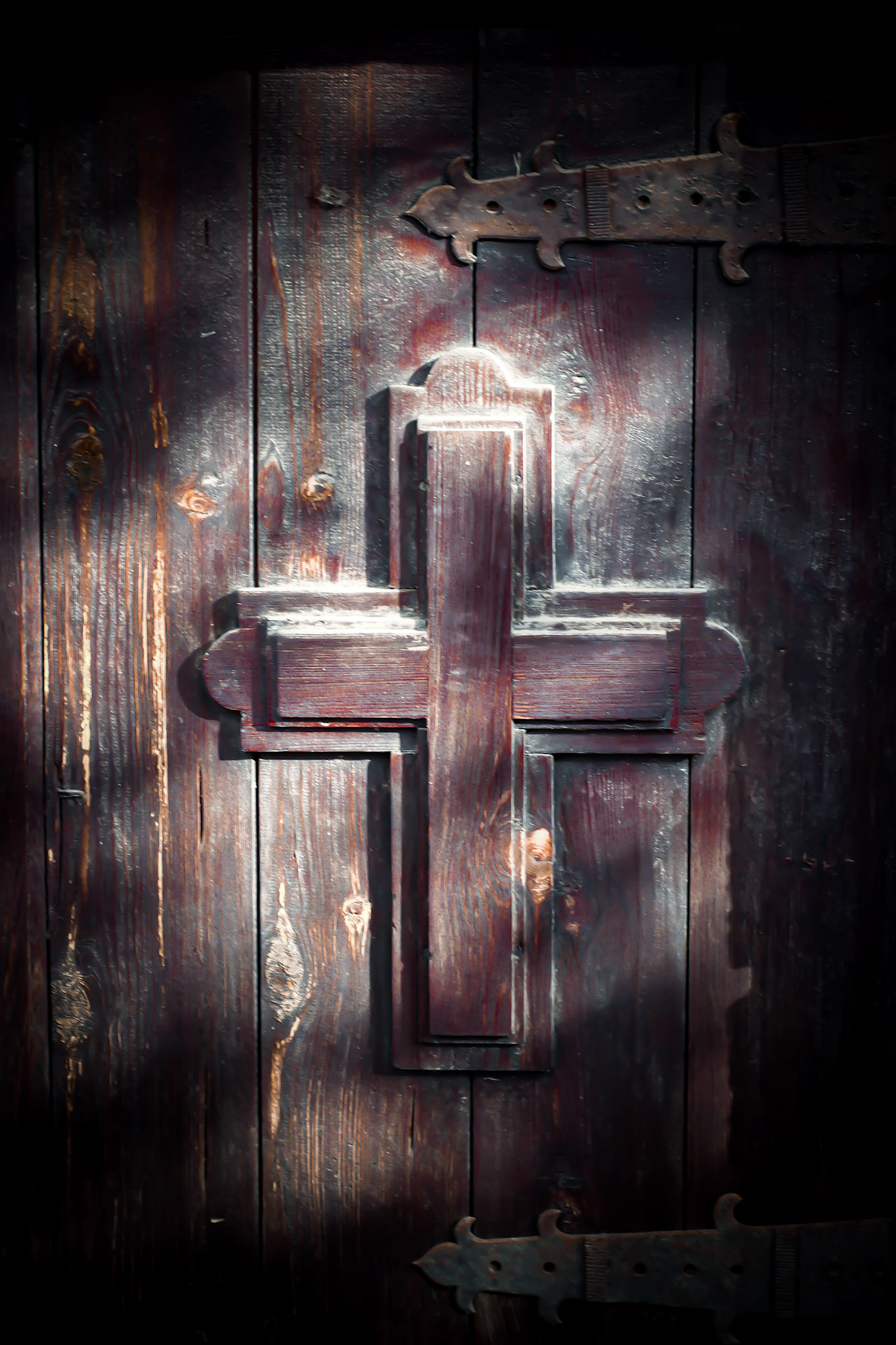 Cross on the door 