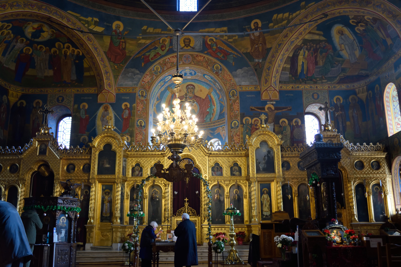Wnętrze cerkwi 7 Nauczycieli w okresie świątecznym Sofia