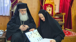 jarek1 
Nun Mirtam presenting photoalbum "Colours of Orthodoxy" to His Beatitude Patriarch Theophilos III 
18 
2023-01-08 18:28:45
