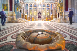 jarek11 
"The middle of the univers" in Ressurection church of the Holy Sepulchre in Jerusalem 
2023-01-13 21:26:32