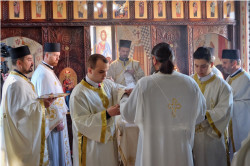Slobodan. 
Liturgijа u kapeli posvećenoj Svetim Vračima 2022.(1) 
2023-02-19 18:05:46