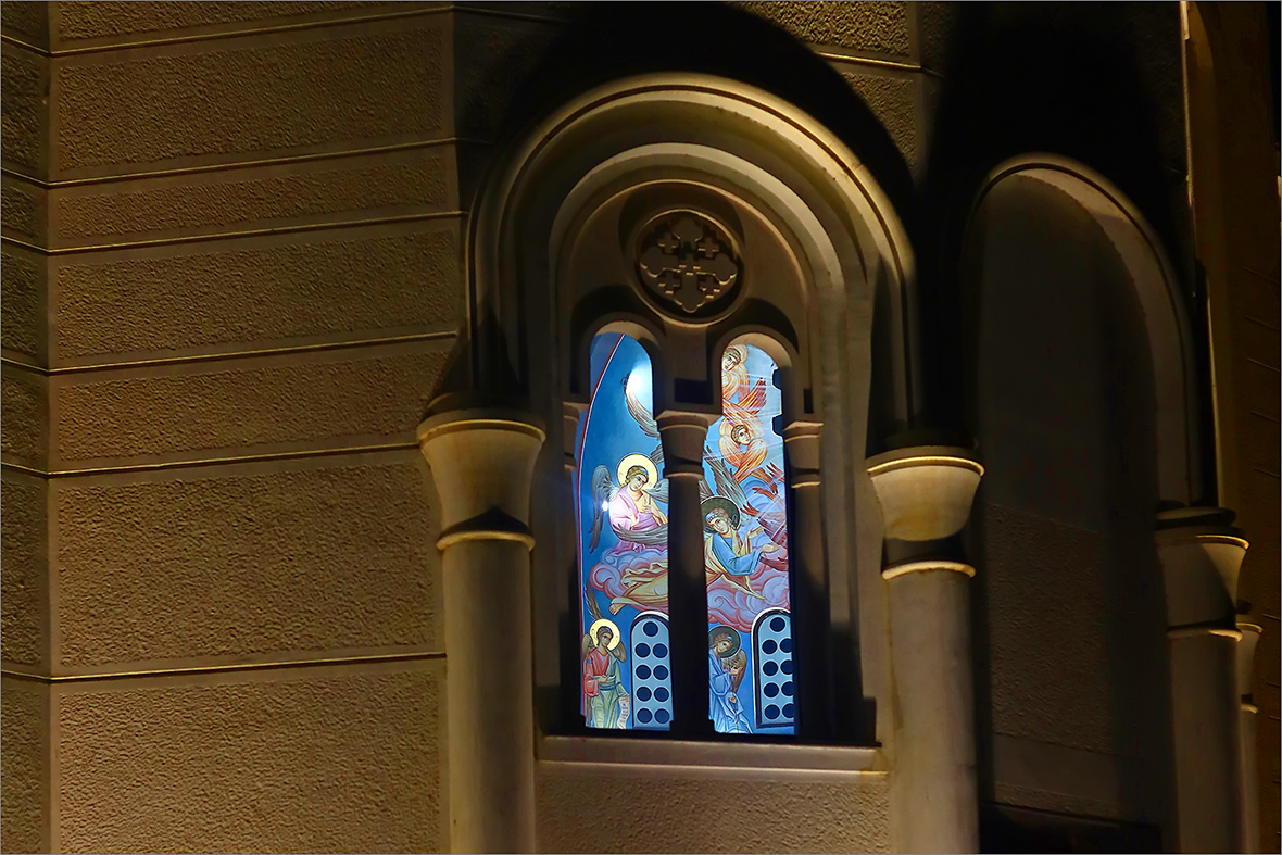 View through the church window-Вид из окна церкви