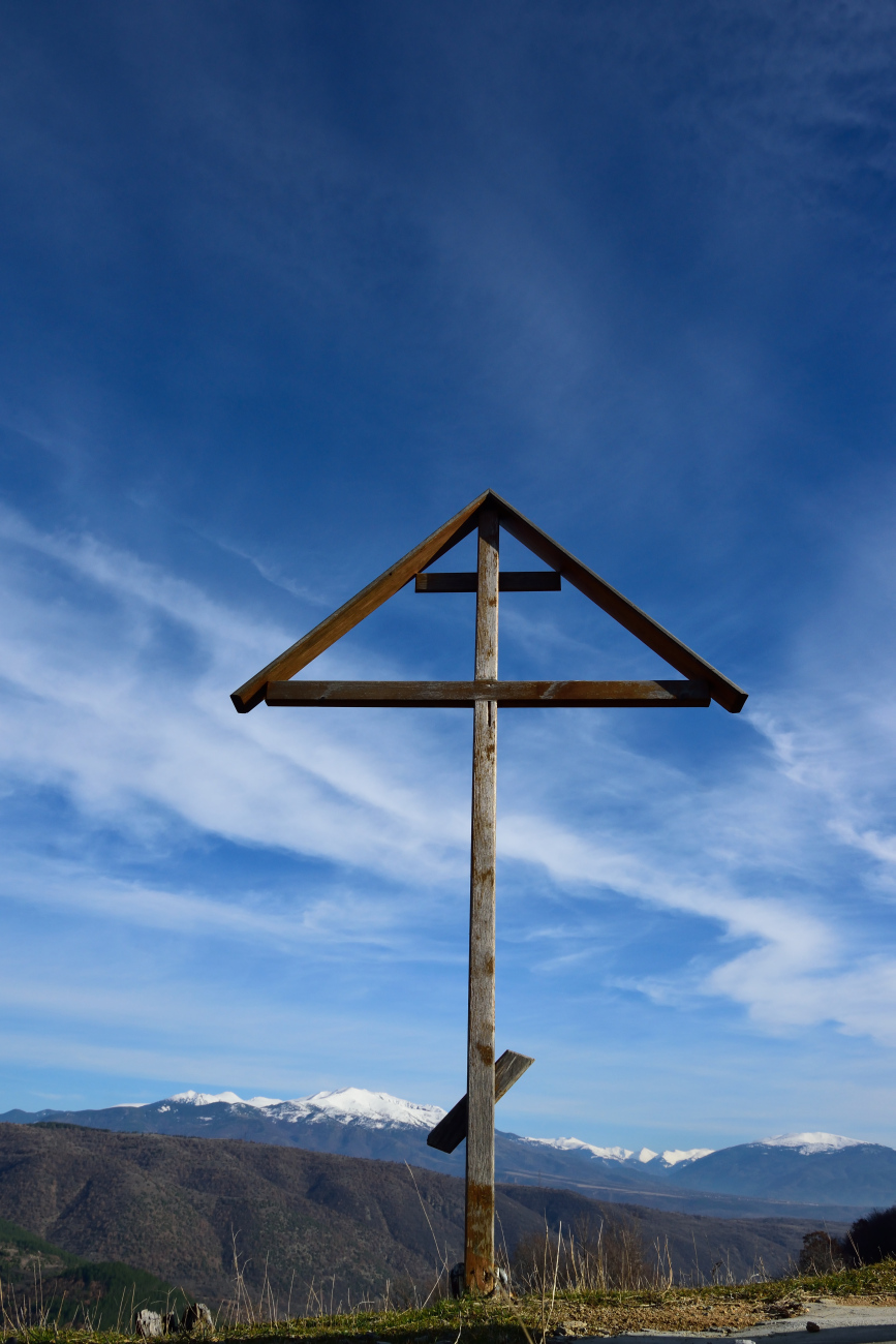 Cross on the road 2022