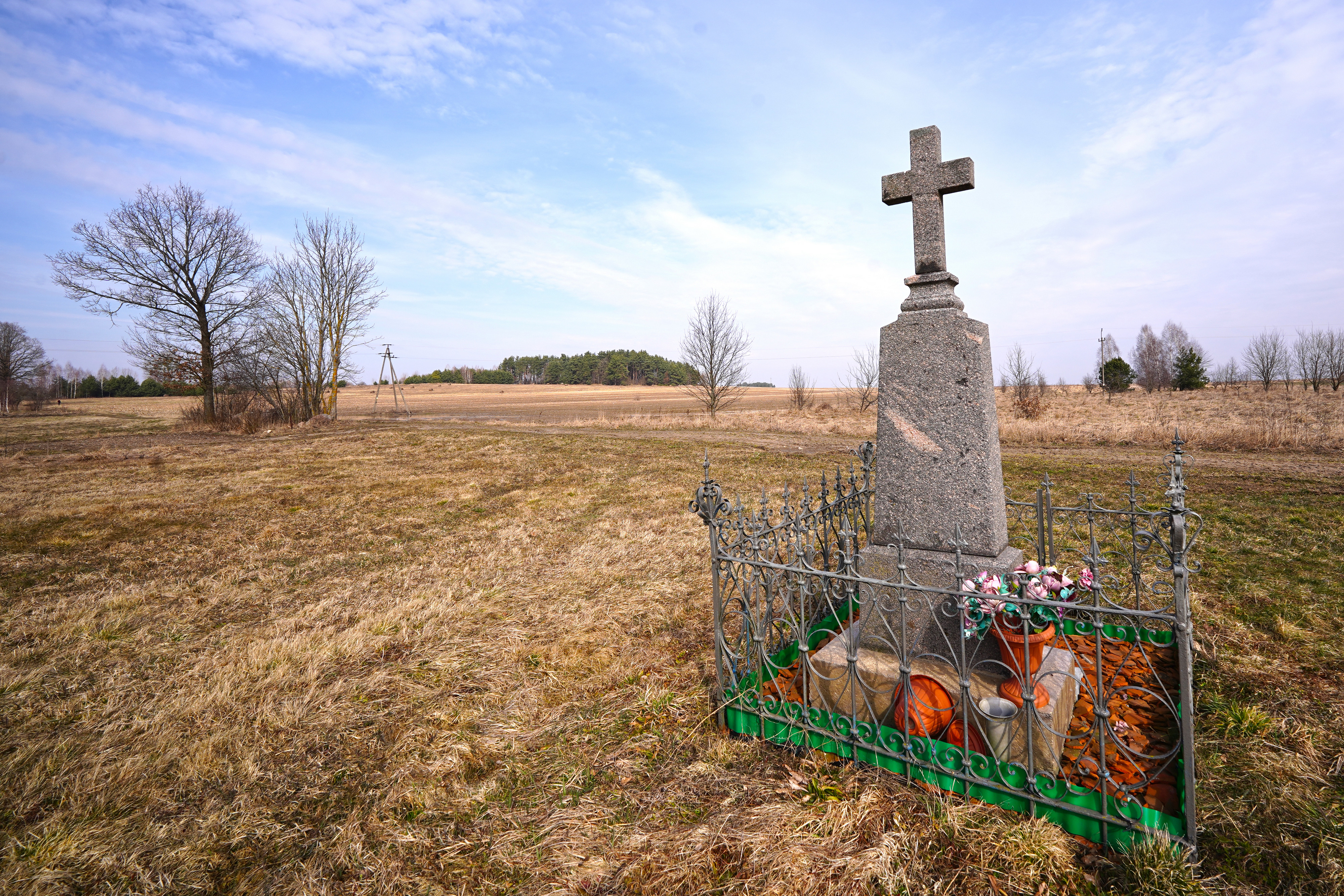 Wayside cross in Folwarki Wielkie