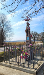 jarek1 
Wayside cross in Folwarki Tylwickie 
2023-03-21 20:13:45